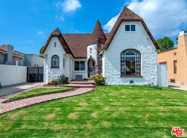 Property photo of 1543 S Crest DR