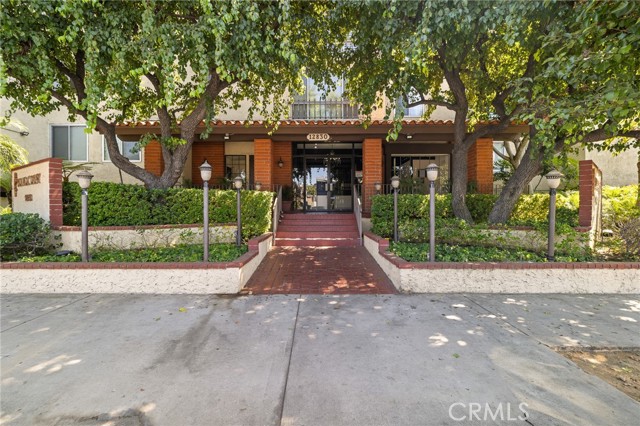 Photo of 12830 Burbank Bl