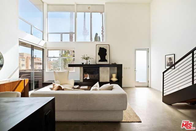 Property photo of 333 S Wilton PL