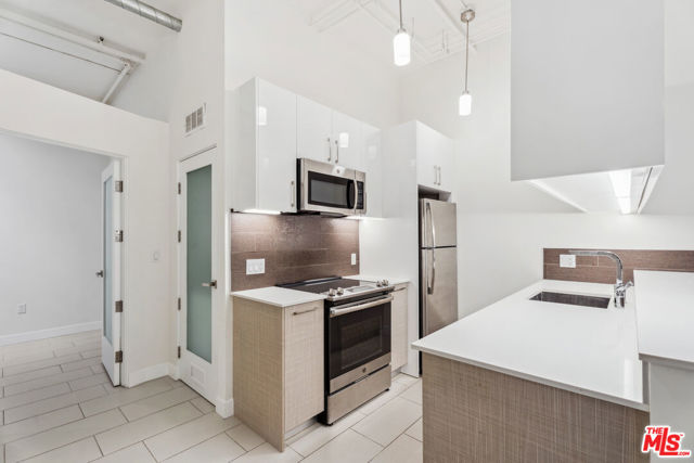 Property photo of 939 S Broadway