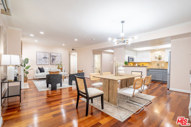 Property photo of 616 S Wilton PL