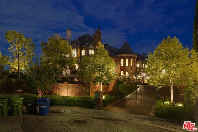 Property photo of 19000 Dorlon DR