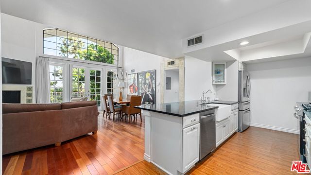 Property photo of 10327 Missouri AV