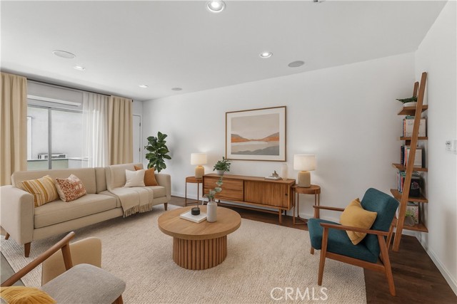Property photo of 1411 N Hayworth AV