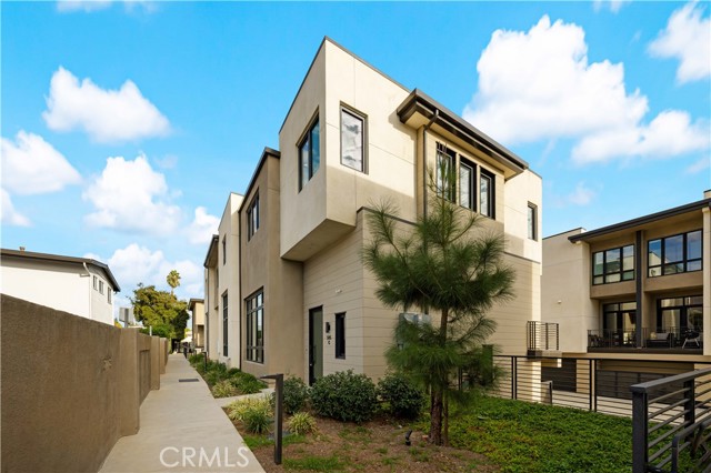 Property photo of 505 N Santa Anita Ave