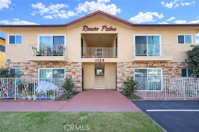 Photo of 1124 W Huntington Dr