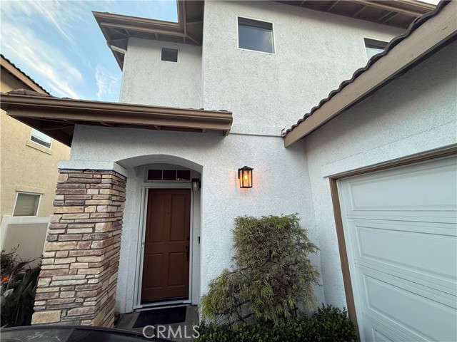 Property photo of 18 Redwood CT