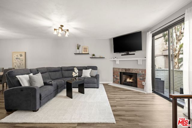 Property photo of 6540 Hayvenhurst AV