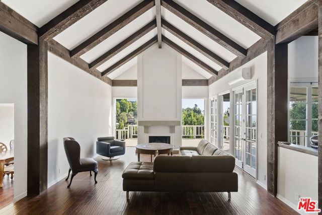 Property photo of 1478 Sunset Plaza DR