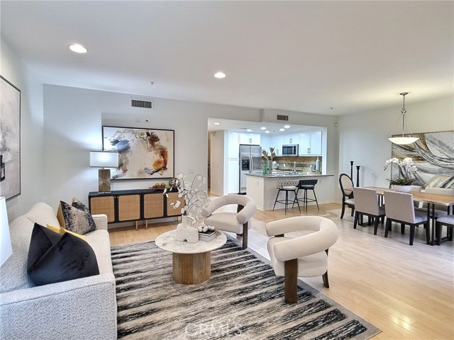 Property photo of 931 E Walnut ST