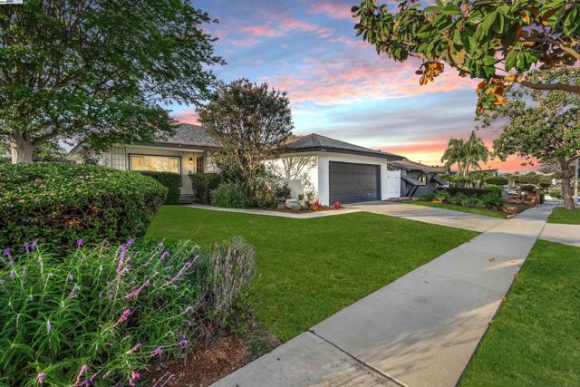 Property photo of 1651 W El Portal Dr