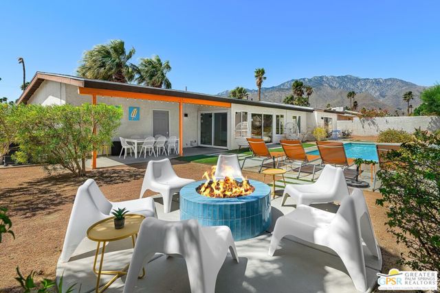 Property photo of 2864 E Valencia RD