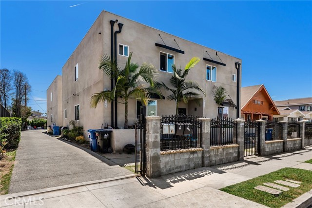 Property photo of 816 W 47th ST