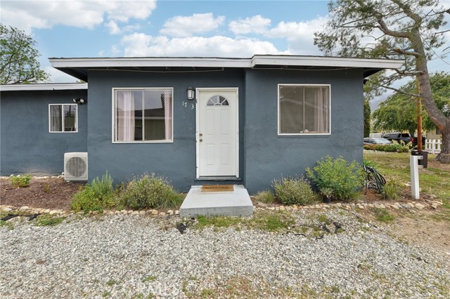 Property photo of 1701 N Oxford AV