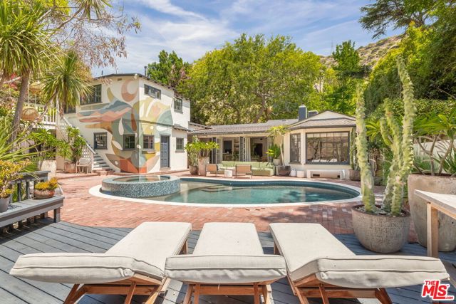 Property photo of 2015 Nichols Canyon RD