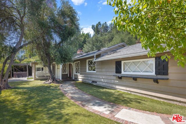 Property photo of 3445 Beverly Glen BL