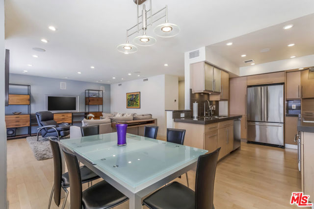 Property photo of 1221 N Kings RD