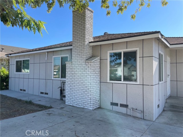 Property photo of 12811 Oaks Avenue