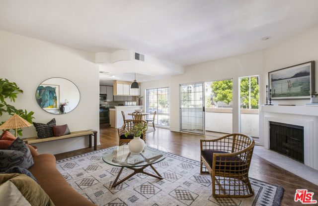 Photo of 11110 Camarillo St