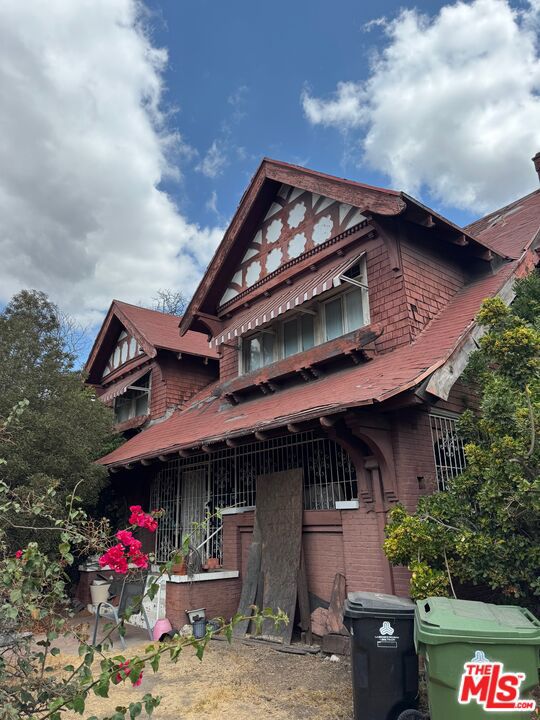 Property photo of 2756 Raymond AV