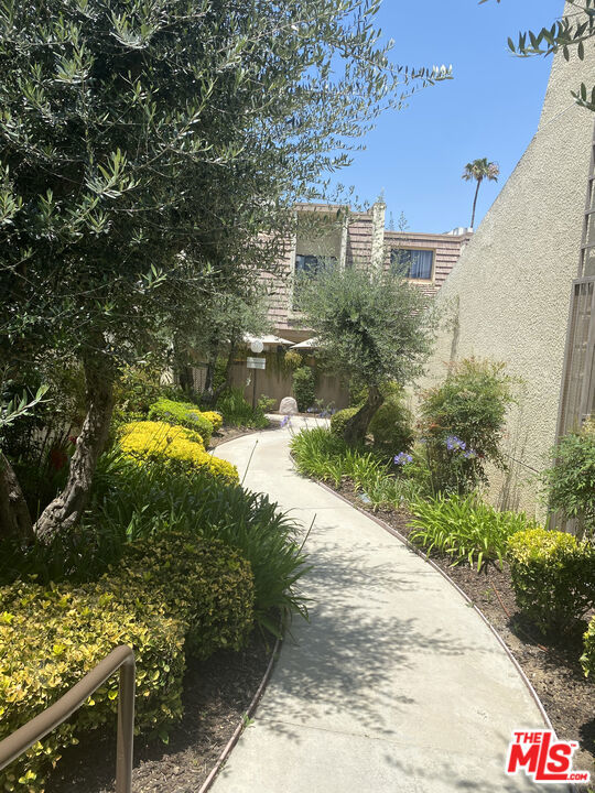 Property photo of 18417 Collins ST