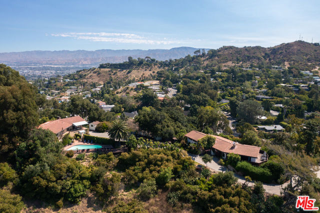 Property photo of 8207 Mulholland DR