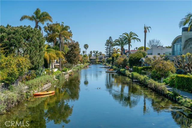 Property photo of 405 Howland Canal