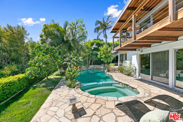Property photo of 1470 N Tigertail RD