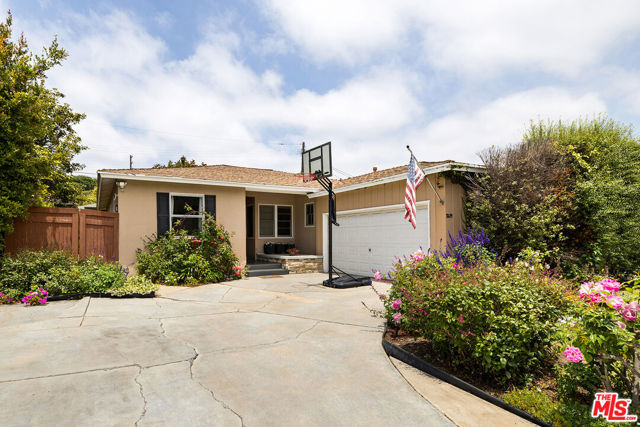Property photo of 11419 Francis PL
