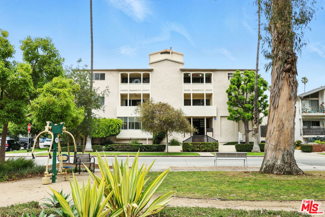 Property photo of 1101 Lincoln BL