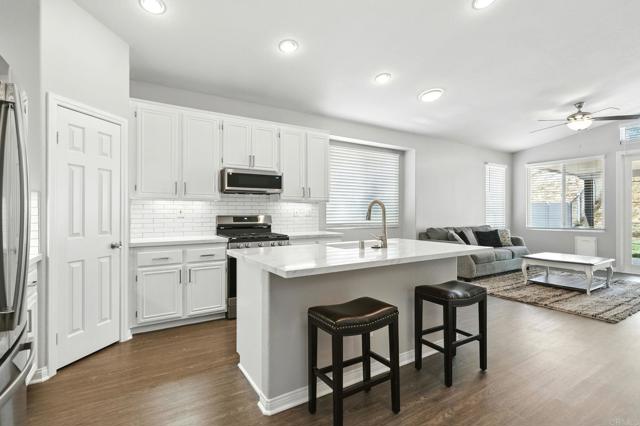 Property photo of 46076 Via La Colorada