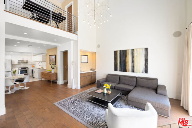 Property photo of 930 N Doheny DR