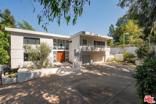 Property photo of 15656 Crownridge PL