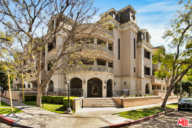 Property photo of 850 N Croft AV