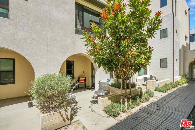 Property photo of 2927 Exposition PL