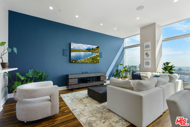 Property photo of 900 W Olympic BL