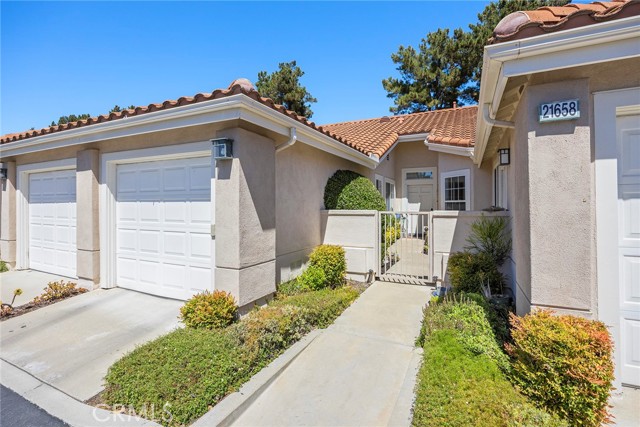 Property photo of 21658 Paseo Maravia