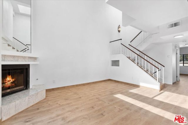 Photo of 6323 Reseda Bl