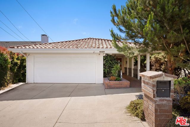 Photo of 28049 Lobrook Dr