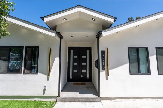 Property photo of 14715 Archwood ST