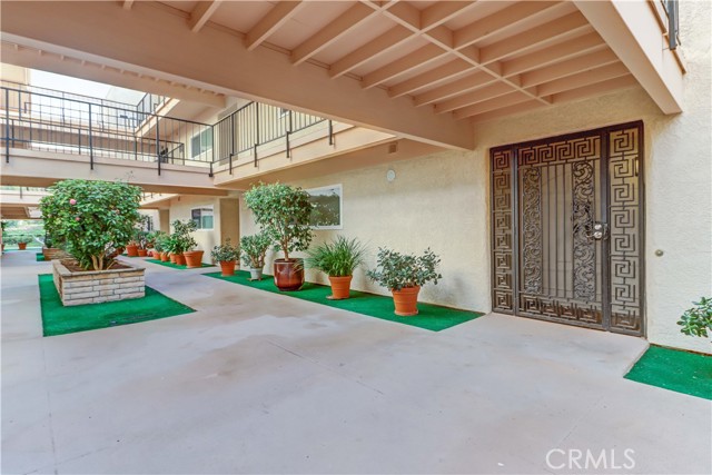 Property photo of 5519 Paseo Del Lago