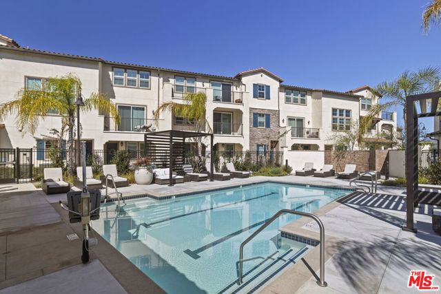 Property photo of 205 Niebla LN