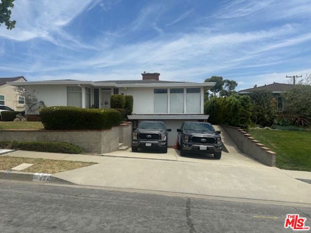 Property photo of 204 Regent CR