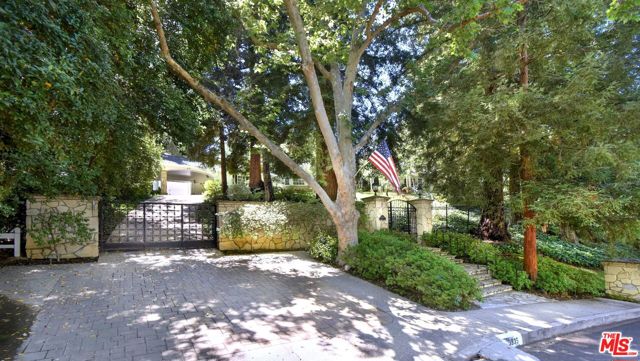 Property photo of 3935 Valley Meadow RD