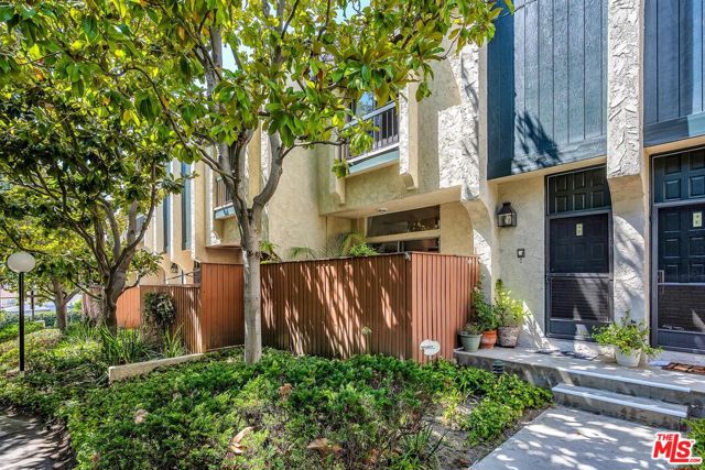 Property photo of 11260 Overland AV