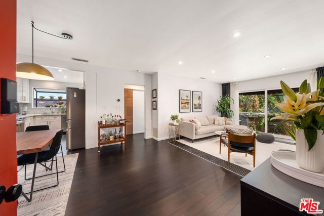 Property photo of 1330 N Crescent Heights BL