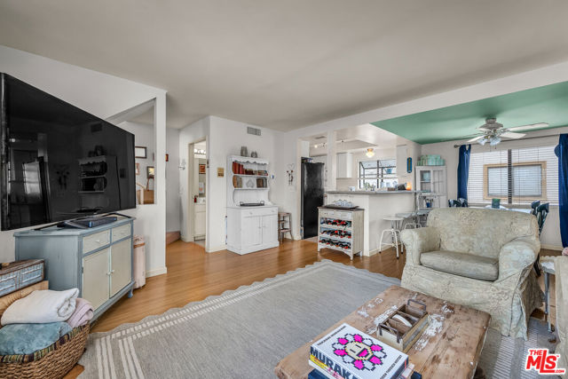Property photo of 14715 Saticoy ST