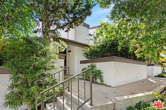 Property photo of 1590 Palisades DR
