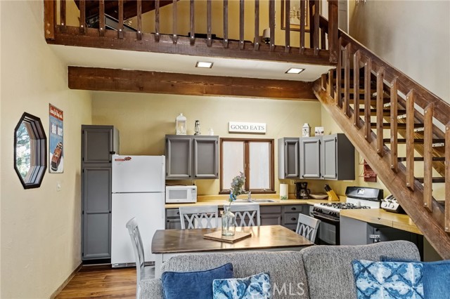 Property photo of 689 Butte AV