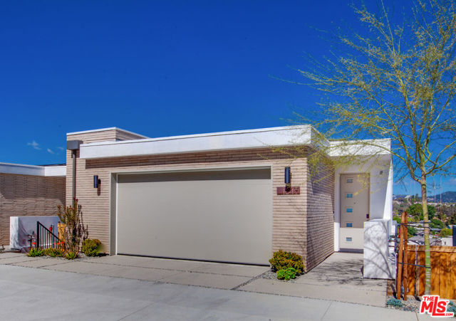 Property photo of 1649 N Bruce CT